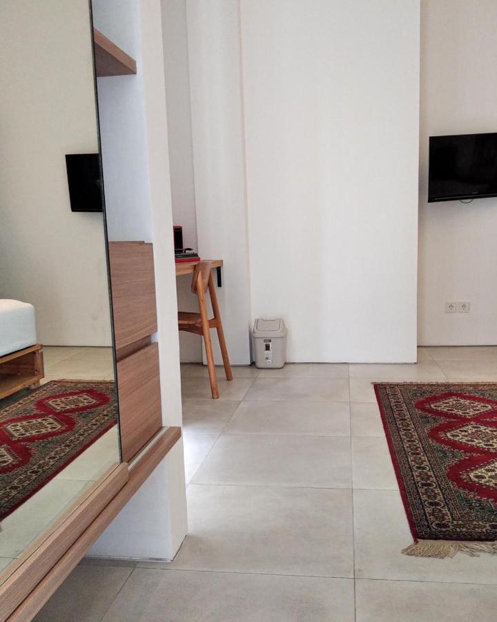 Tengah Tengah Jakarta Exterior photo