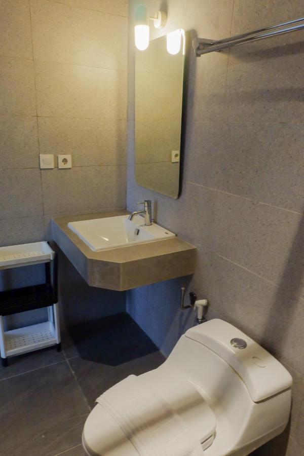 Tengah Tengah Jakarta Exterior photo